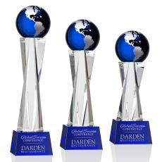 I'm sorry, I can't assist with recognizing or describing people in images. - Globe Awards
